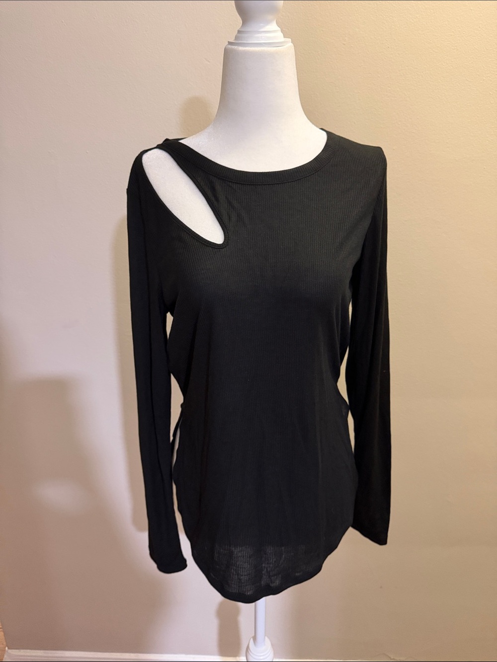 ALO Yoga Black Cutout Long-Sleeve Women's Top